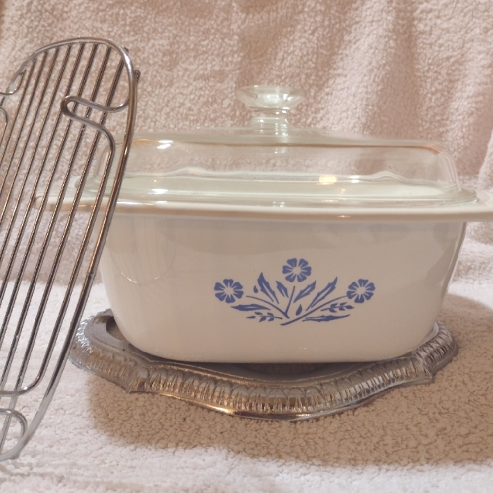 Vintage CorningWare 4.5 Qt. Cornflower Dutch Oven w/Dome Lid and Original Rack